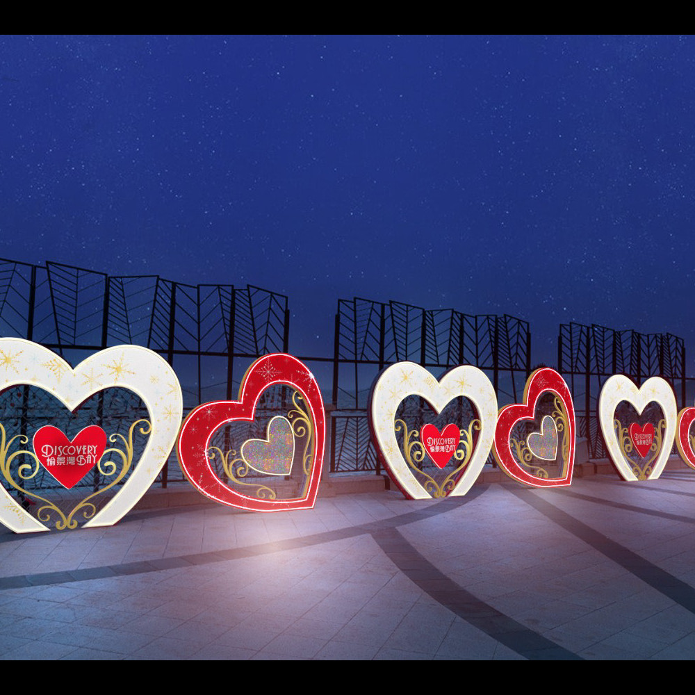 4-4 DB Winter Wonderland Decoration_DB North_Love Lock Promenade.jpg